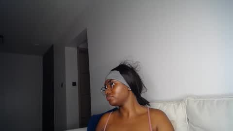 Snapshot of cute_ass18 chatting on April 30, 8:57 pm Liya online show from April 30, 8:57 pm