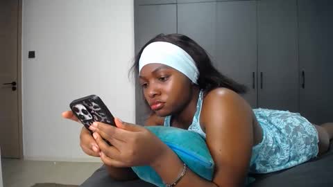 Snapshot of cute_ass18 chatting on May 2, 8:08 am Liya online show from May 2, 8:08 am