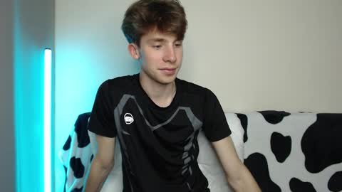 Snapshot of cute_brian chatting on October 10, 2:16 pm Im Brian online show from October 10, 2:16 pm