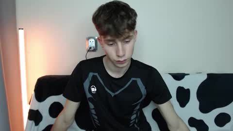 Snapshot of cute_brian chatting on October 16, 6:09 pm Im Brian online show from October 16, 6:09 pm