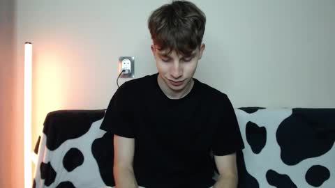 Snapshot of cute_brian chatting on October 20, 5:02 pm Im Brian online show from October 20, 5:02 pm