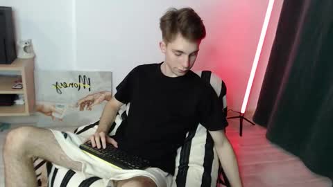 Snapshot of cute_brian chatting on October 23, 3:11 pm Im Brian online show from October 23, 3:11 pm