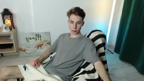 Snapshot of cute_brian chatting on October 26, 3:18 pm Im Brian online show from October 26, 3:18 pm