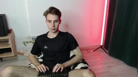 Snapshot of cute_brian chatting on November 2, 5:04 pm Im Brian online show from November 2, 5:04 pm