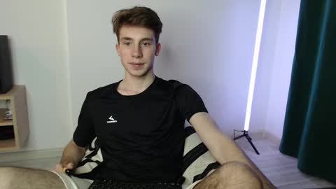 Snapshot of cute_brian chatting on November 9, 4:38 pm Im Brian online show from November 9, 4:38 pm