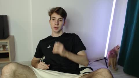 Snapshot of cute_brian chatting on November 10, 4:17 pm Im Brian online show from November 10, 4:17 pm