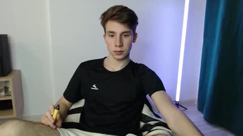 Snapshot of cute_brian chatting on November 15, 3:52 pm Im Brian online show from November 15, 3:52 pm