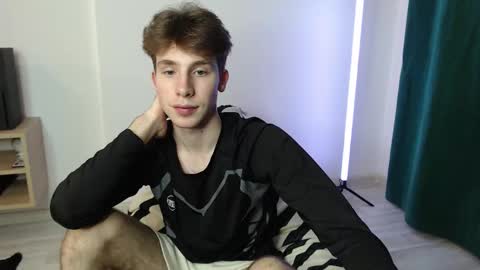 Snapshot of cute_brian chatting on November 17, 4:24 pm Im Brian online show from November 17, 4:24 pm