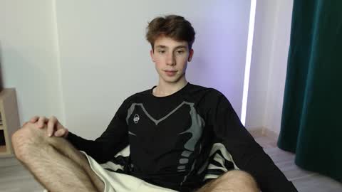 Snapshot of cute_brian chatting on November 29, 5:16 pm Im Brian online show from November 29, 5:16 pm