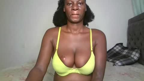 Snapshot of cute_daniellah chatting on February 17, 1:15 am Danillah online show from February 17, 1:15 am