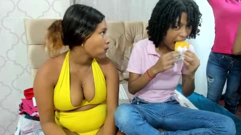 Snapshot of cute_ebony_18_ chatting on October 17, 1:03 pm cute_ebony_18_ online show from October 17, 1:03 pm