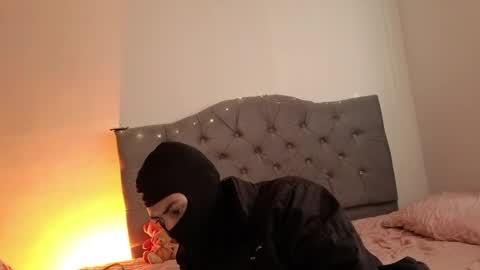 Snapshot of cute_emmma chatting on April 9, 12:21 pm Emma online show from April 9, 12:21 pm
