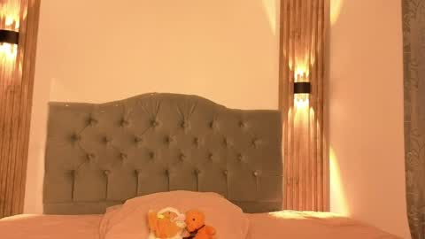 Snapshot of cute_emmma chatting on April 16, 11:00 am Emma online show from April 16, 11:00 am