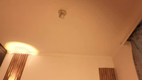 Snapshot of cute_emmma chatting on April 17, 11:02 am Emma online show from April 17, 11:02 am