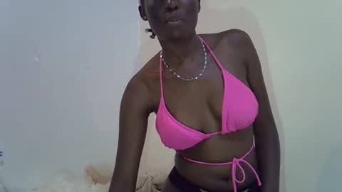 Snapshot of cute_emmy1 chatting on October 10, 12:31 am cute_emmy1 online show from October 10, 12:31 am