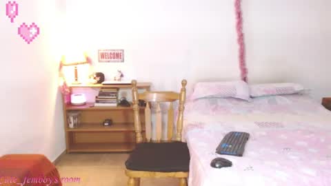 Snapshot of cute_femboy420 chatting on June 3, 1:19 am Valeria Vergara online show from June 3, 1:19 am
