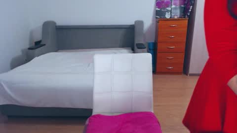 Snapshot of cute_jes chatting on February 2, 4:54 pm cute_jes online show from February 2, 4:54 pm