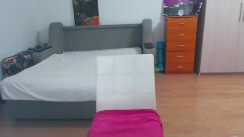 Snapshot of cute_jes chatting on March 1, 7:15 pm cute_jes online show from March 1, 7:15 pm