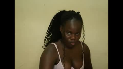 cute_latifah online show from January 17, 8:12 pm