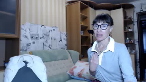 cute_lion_ online show from December 9, 12:40 pm