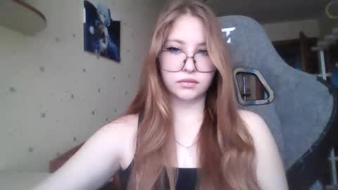 Snapshot of cute_minx chatting on May 18, 6:30 am Veronica online show from May 18, 6:30 am