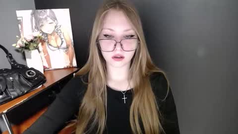 Snapshot of cute_minx chatting on May 26, 6:42 am Veronica online show from May 26, 6:42 am