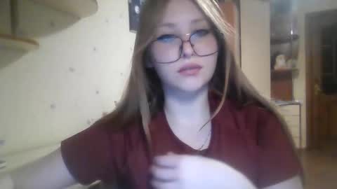 Snapshot of cute_minx chatting on May 30, 7:44 pm Veronica online show from May 30, 7:44 pm