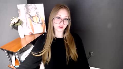 Snapshot of cute_minx chatting on June 2, 6:37 am Veronica online show from June 2, 6:37 am