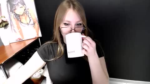 Snapshot of cute_minx chatting on June 8, 9:20 am Veronica online show from June 8, 9:20 am