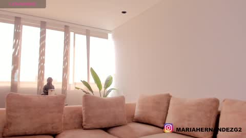 Snapshot of cute_molly18 chatting on December 14, 5:25 pm Maria online show from December 14, 5:25 pm