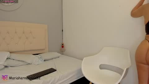 Snapshot of cute_molly18 chatting on January 4, 3:29 am Maria online show from January 4, 3:29 am