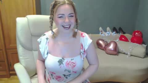 Snapshot of cute_phoenix chatting on March 28, 5:56 pm cute_phoenix online show from March 28, 5:56 pm