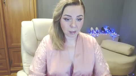cute_phoenix online show from July 4, 6:03 pm
