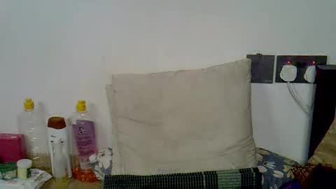 cute_pie20 online show from November 1, 8:22 pm