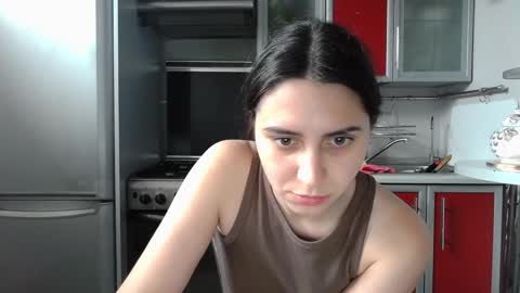 cute_strawberry_ online show from December 2, 11:56 am