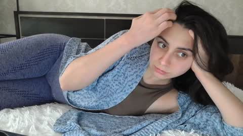 cute_strawberry_ online show from December 3, 11:33 am