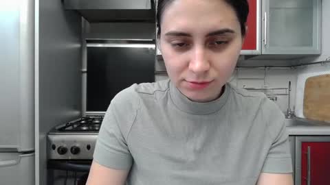 cute_strawberry_ online show from December 5, 1:17 pm