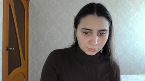 cute_strawberry_ online show from December 9, 7:50 am