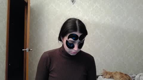 cute_strawberry_ online show from December 10, 4:56 am