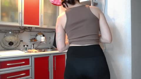 cute_strawberry_ online show from December 15, 1:22 pm