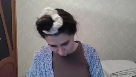 cute_strawberry_ online show from December 17, 5:58 pm