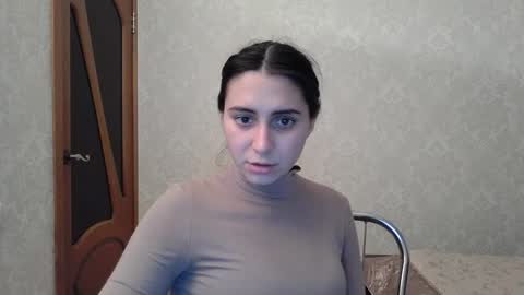 cute_strawberry_ online show from December 21, 12:49 pm
