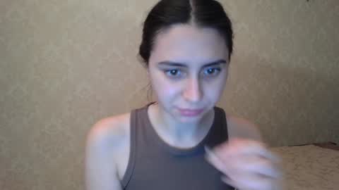 cute_strawberry_ online show from December 21, 5:29 pm