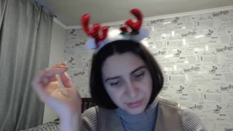 cute_strawberry_ online show from December 24, 12:55 pm
