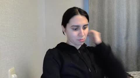 cute_strawberry_ online show from December 28, 11:52 am