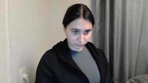 cute_strawberry_ online show from December 30, 12:31 pm