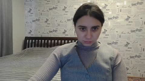 cute_strawberry_ online show from January 1, 10:21 am