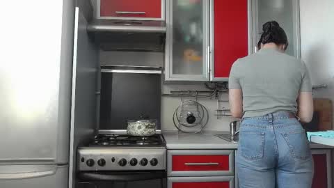 cute_strawberry_ online show from February 10, 7:47 am