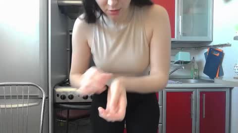 cute_strawberry_ online show from February 18, 11:11 am