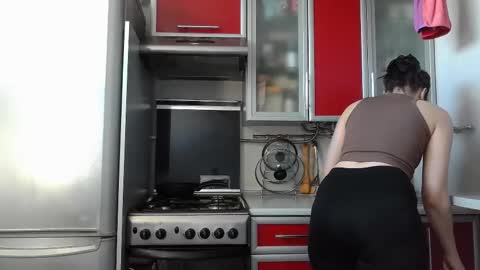 cute_strawberry_ online show from February 25, 7:42 am